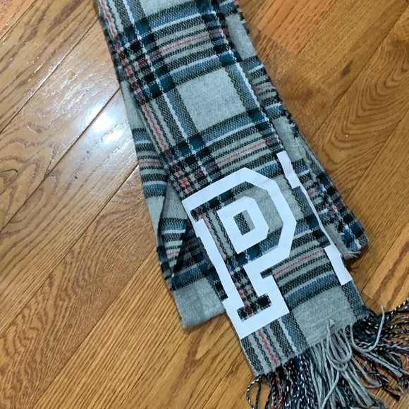 PINK Victoria’s Secret scarf NEW - Picture 2 of 3